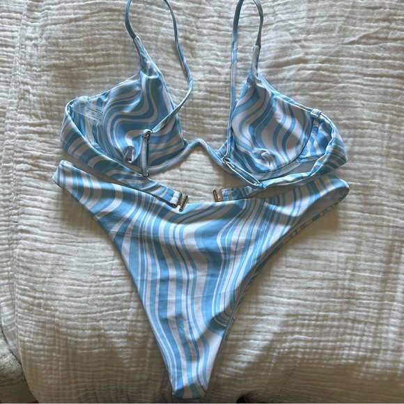 Shein Blue and White Swirl Bikini Set. - Picture 6 of 6